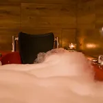 Jacuzzi Red