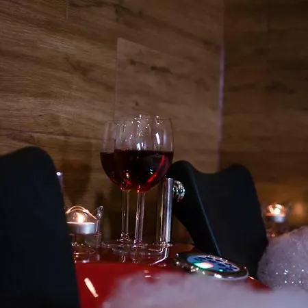 아파트 Jacuzzi Red *