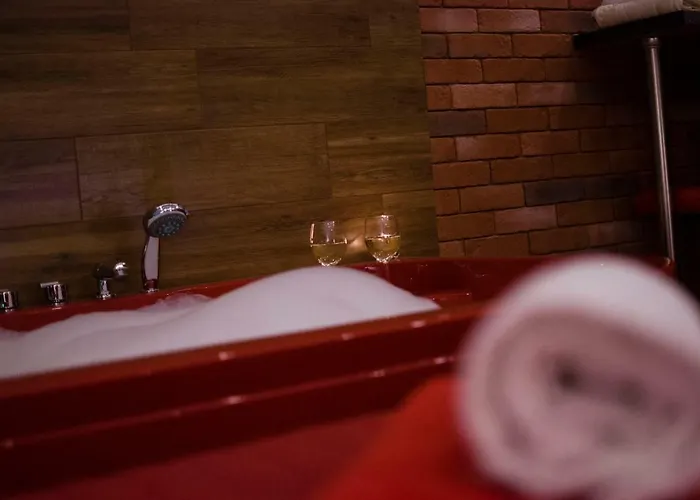 شقة Jacuzzi Red *