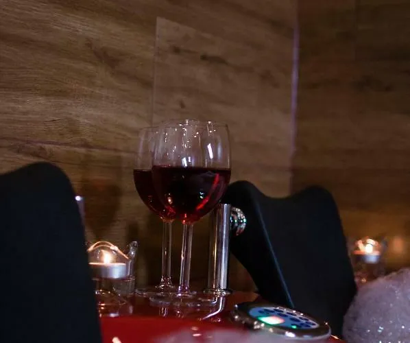 شقة Jacuzzi Red *